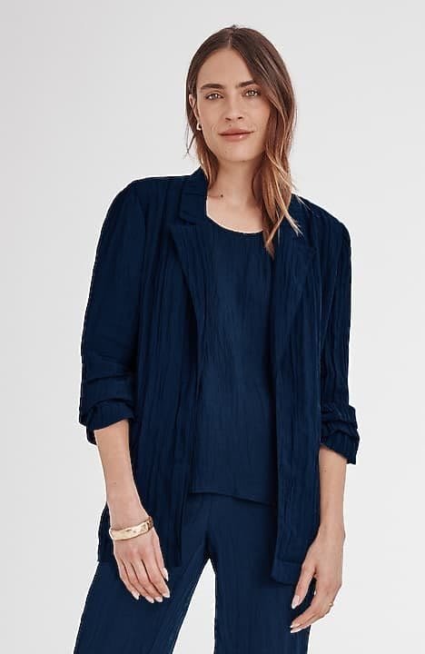 Open front blazer over a dark top and trousers, framing the tummy in a smart outfit for women over 50.