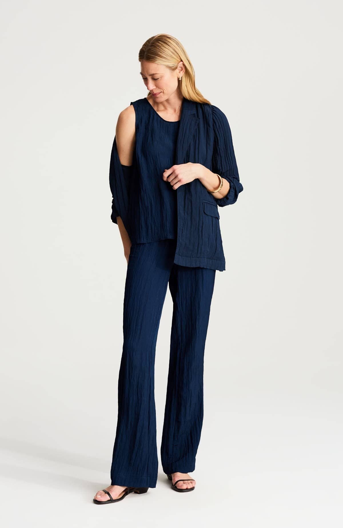 Pull on wide leg crinkled pants with a flat front waistband, styled with a longer top over 50.